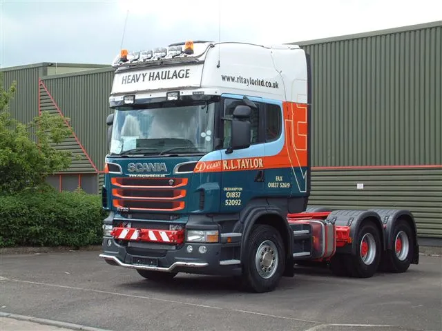 Commercial vehicle bodies built to customer order